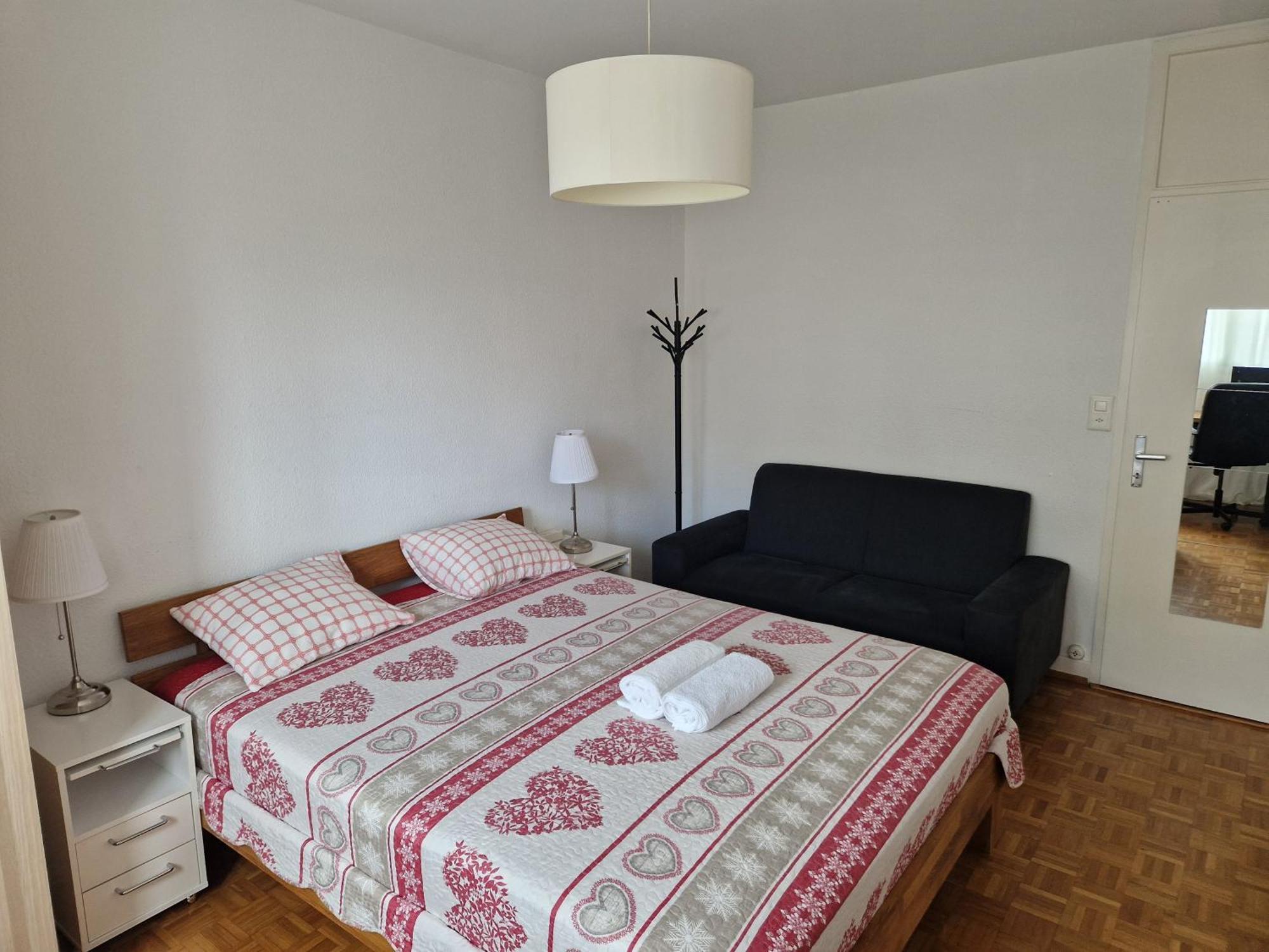 Room In Shared Apartment เจนีวา ภายนอก รูปภาพ